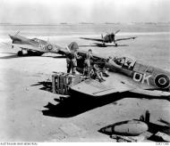 Asisbiz Curtiss P 40E Kittyhawk RAAF 450Sqn OK Diamond FL885 at Malta is prepared for its mission Apr 1943 AWM SUK11288