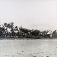 Asisbiz Curtiss P 40N Kittyhawk RAAF 76Sqn SVS at Momote Los Negros Admiralty Islands Apr 1944 AWM OG1792