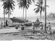 Asisbiz USAAF 41 5598 Curtiss P 40E Kittyhawk RAAF 76Sqn FO EB Tainton A29 156 Truscott Milne Bay Sep 1942 AWM 026645