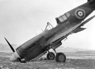 Asisbiz Curtiss P 40E Kittyhawk RCAF AL109 landing mishap showing camouflage scheme Canada 29th Feb 1942 MIKAN 3643686