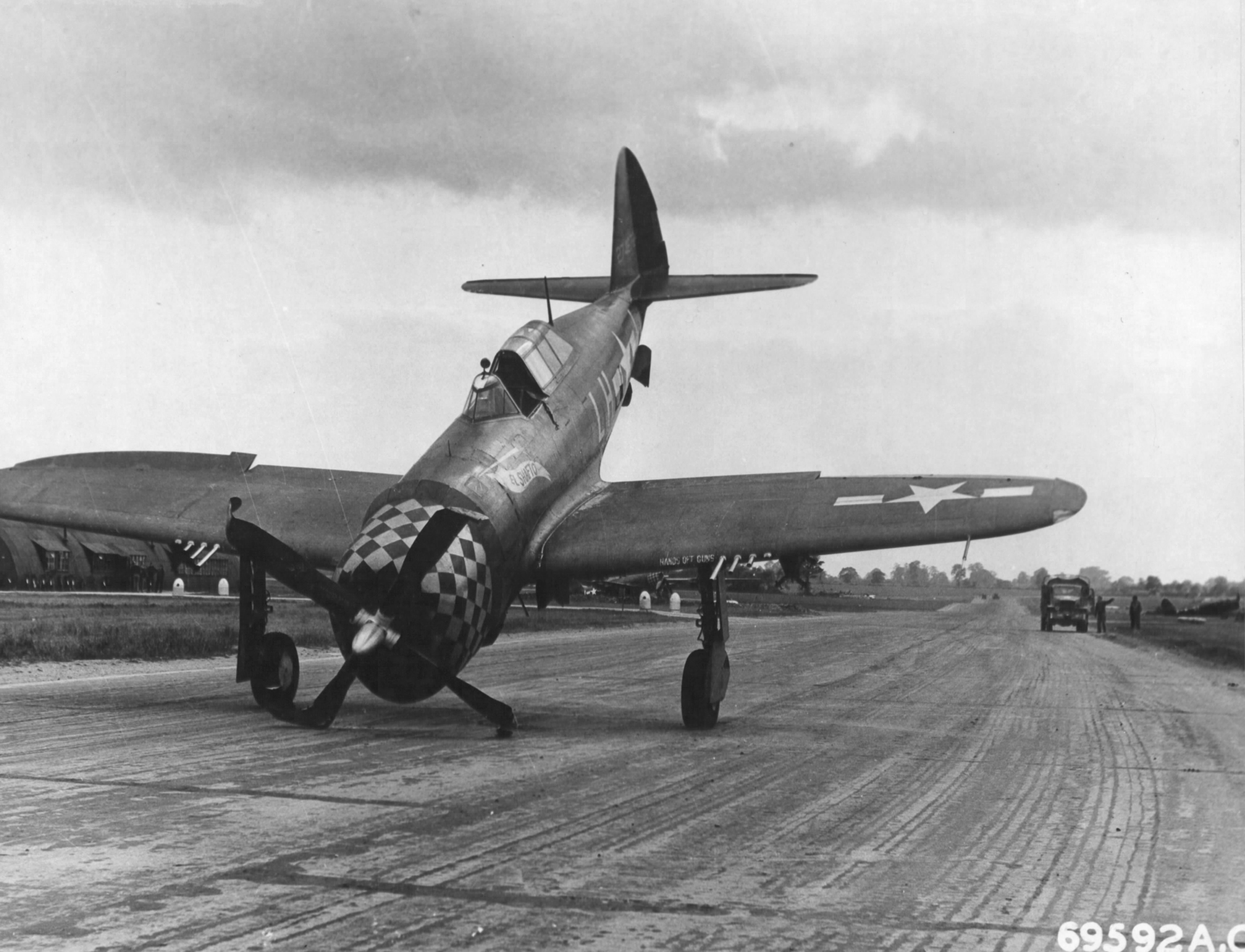 Asisbiz 42-74672 P-47D Thunderbolt 8AF 353FG350FS El Shafto landing ...