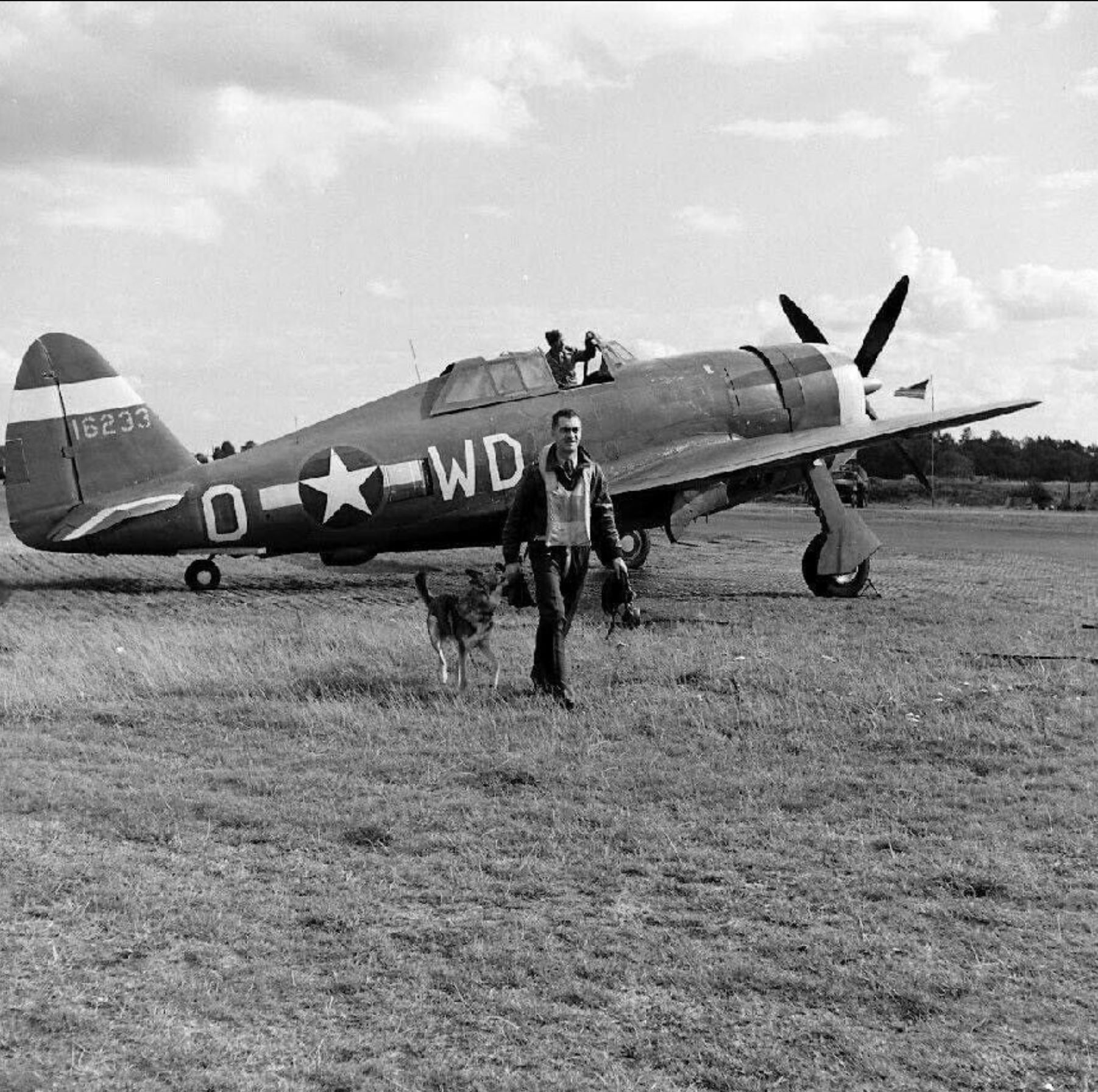 Asisbiz 41-6233 P-47C Thunderbolt 8AF 4FG335FS WDO Burton C Wyman