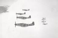 Asisbiz 44 14467 P 51D Mustang 15AF 325FG318FS 40 Lt Paul J Murphy in formation over Italy 1944 01