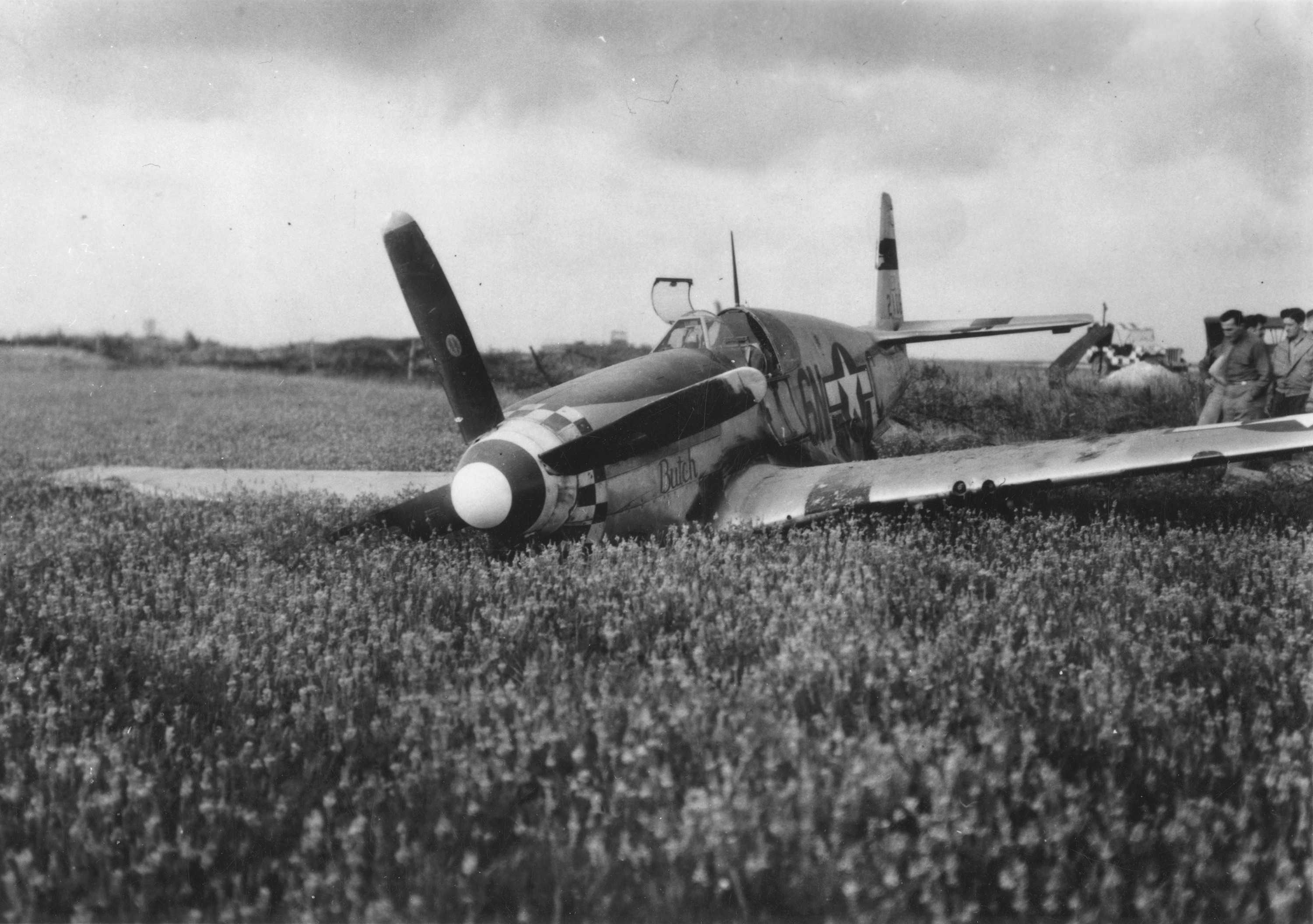 Asisbiz 42 106626 P-51B Mustang 339FG505FS 6NC Butch belly landed ...