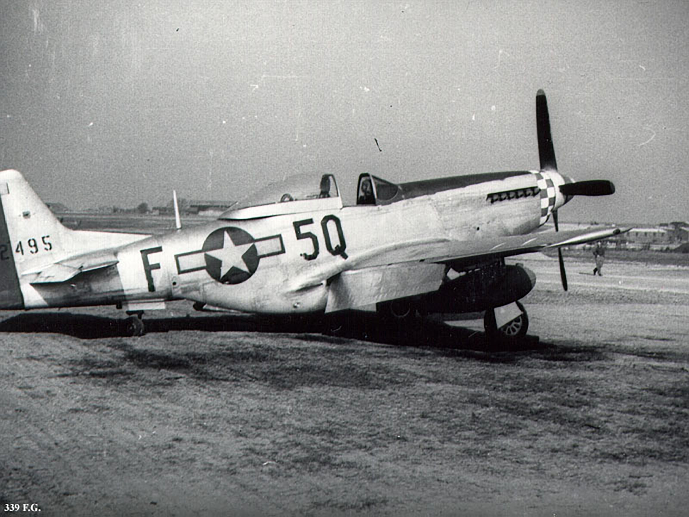 Asisbiz 44 72495 P-51D Mustang 339FG503FS 5QF at Fowlmere 01