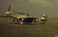 Asisbiz 42 106886 P 51B Mustang 339FG504FS 5QO Swede Lt Duane S Larson at Mount Farm 1944 FRE5994