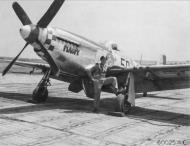 Asisbiz 44 72095 P 51D Mustang 339FG504FS 5QA Mary with Lt Baugher Fowlmere England 10th Jun 1945 01