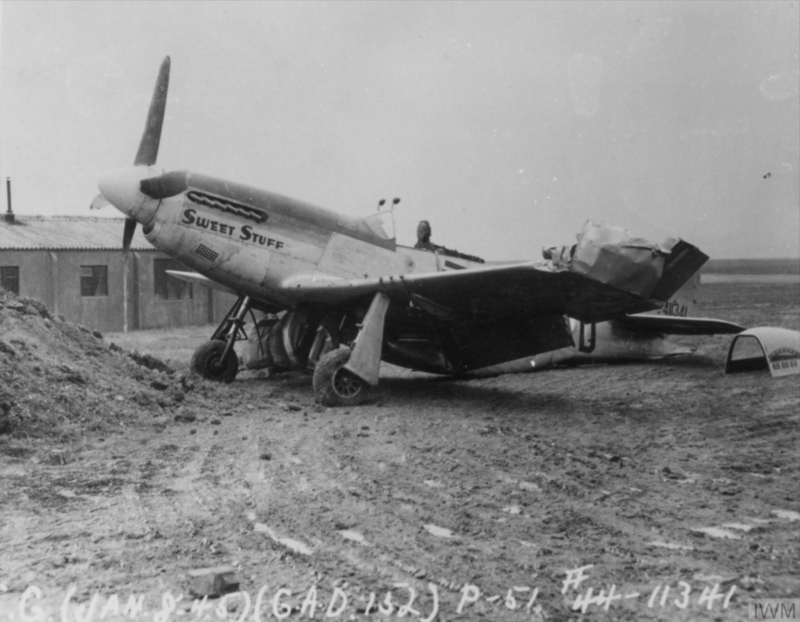 Asisbiz 44 11341 P-51D Mustang 355FG358FS YFD Sweet Stuff 8th Jan 1945 ...