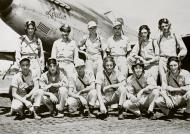 Asisbiz F 6D Mustang 5AF 71TRG82TRS Louise used for a group photo Philippines 1945 01