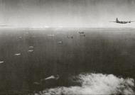 Asisbiz 498BG B 29 Superfortress helps navigate P 51D Mustangs on a strafing mission to Tokyo Japan 1945 03