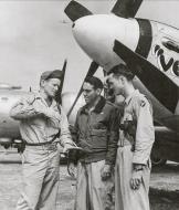 Asisbiz Aircrew USAAF 7AF 21FG531FS Maj Harry C Crim (L) with BGen Ernest M Moore CO (M) 7FC at Iwo Jima 1945 02