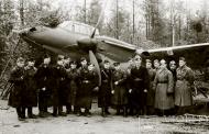 Asisbiz Aircrew Soviet 72ORAP group photo taken in Oct 1942 01
