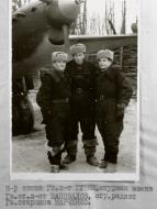 Asisbiz Aircrew Soviet 81GvBAP with crew Gubin,Shapovalov and Markov 1943 01