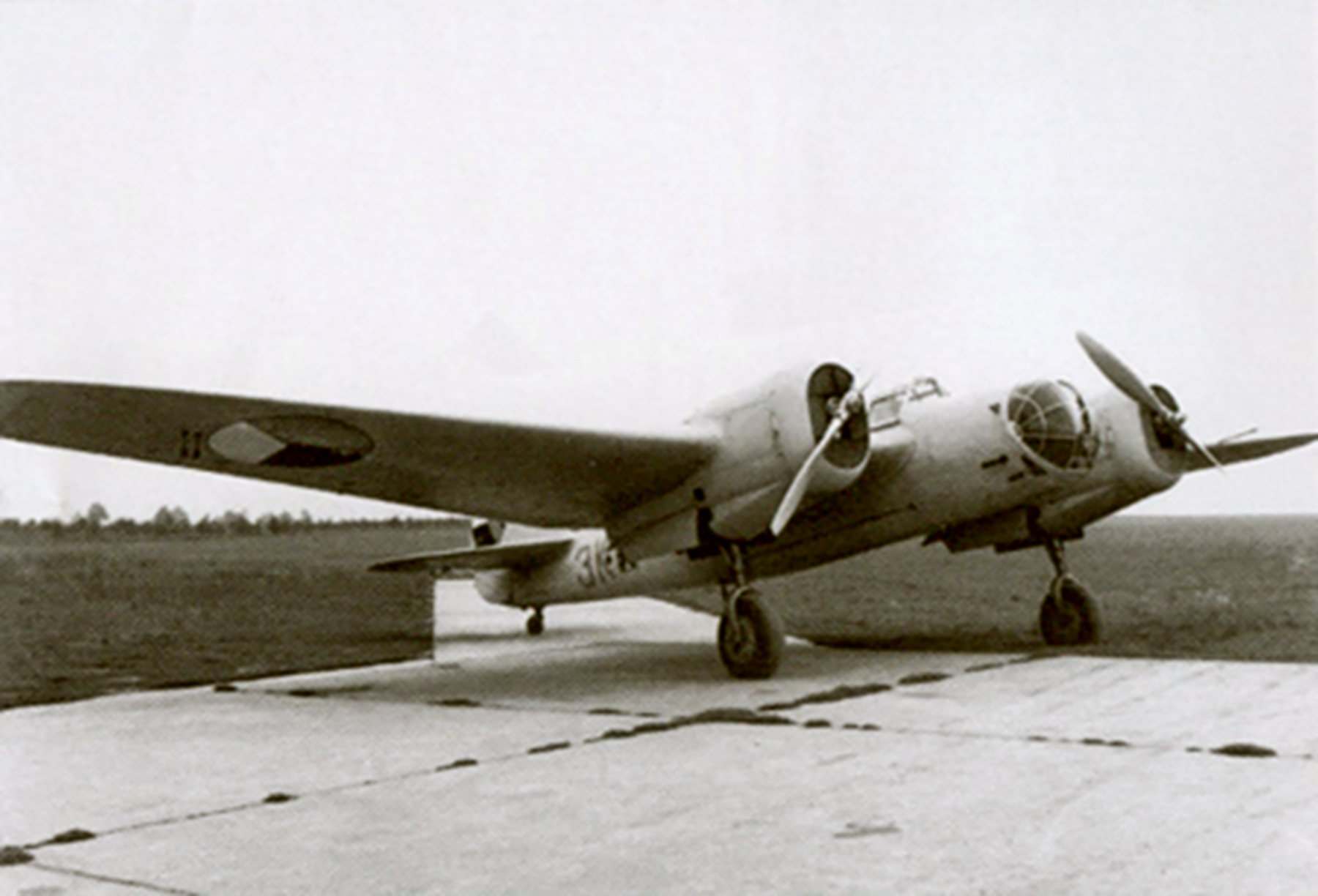 Asisbiz Avia B-71 6AR72Sqn K3 Czechoslovakia 1939 01