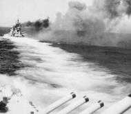Asisbiz Italian battleship Giulio Cesare firing during the Battle of Calabria 9th July 1940 01