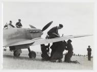 Asisbiz RAAF Spitfire MkVcTrop being re armed Australia late 1942 02