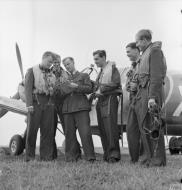 Asisbiz Aircrew RAF 121Sqn at RAF Rochford in Essex Aug 1942 IWM D9520