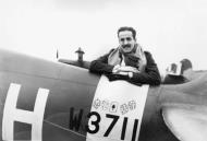 Asisbiz Spitfire MkVb RAF 121Sqn AVH W3711 Richard Fuller Patterson 1941 01