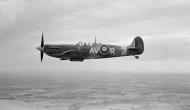 Asisbiz Spitfire MkVb RAF 121Sqn AVR Olg BM590 based at Debden Essex IWM CH7337