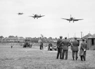 Asisbiz Spitfire MkVbs RAF 121Sqn landing at RAF Rochford in Essex Aug 1942 IWM D9509