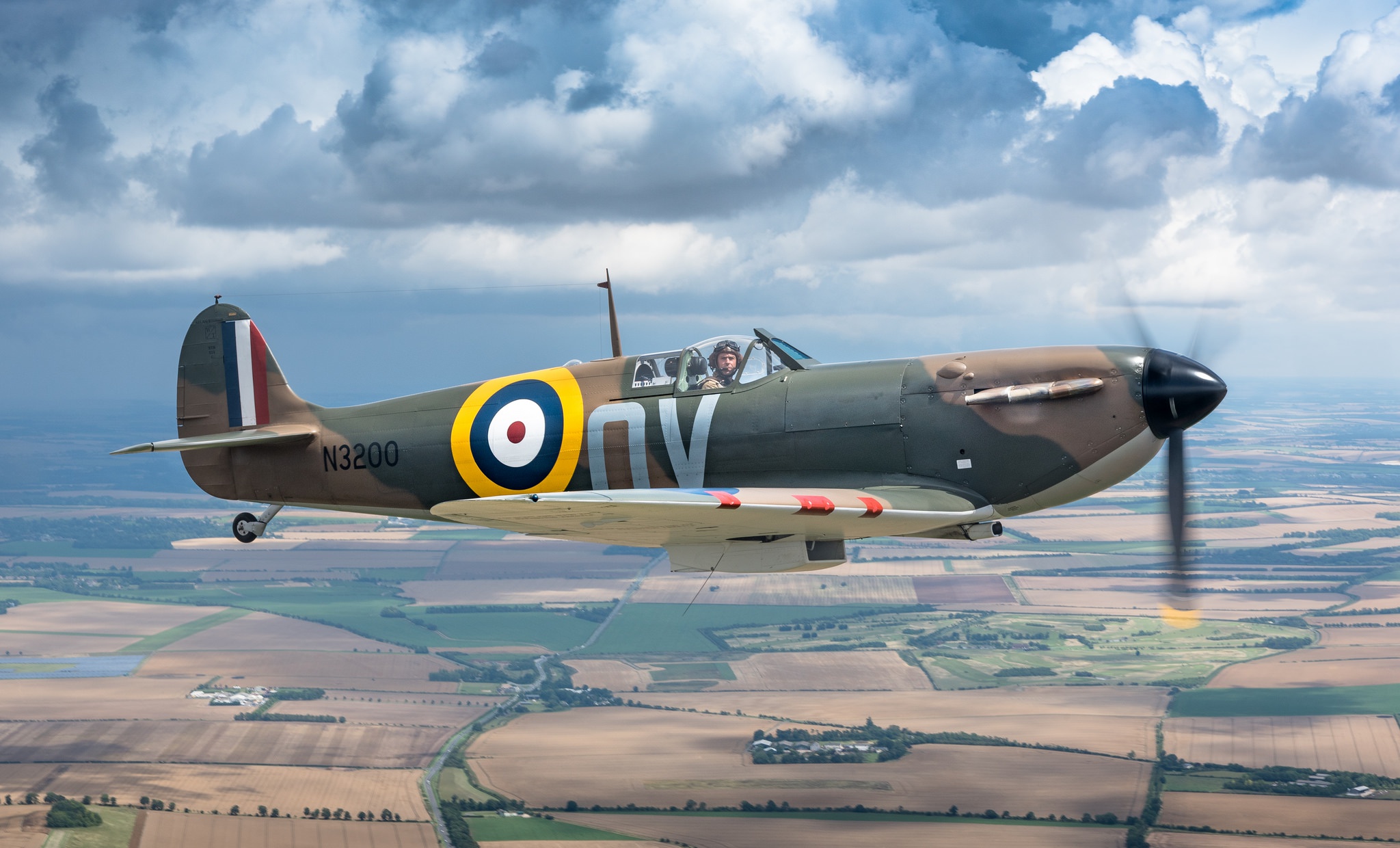 Asisbiz Airworthy Spitfire Warbird Mki Raf Sqn Qv N