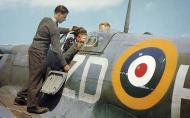 Asisbiz Spitfire MkVb RAF 222Sqn ZDH named Flying Scotsman BM202 Essex 25th May 1942 01