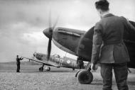 Asisbiz Spitfire MkIa RAF 609Sqn PRO R6915 at Drem 1940 01