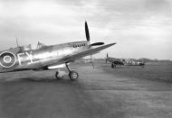 Asisbiz Spitfire MkIXc RAF 611Sqn FYB EN133 dispersal at Biggin Hill 1942 01