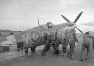 Asisbiz Spitfire MkIXc RAF 611Sqn FYV BS451 Biggin Hill England 18th Dec 1942 01