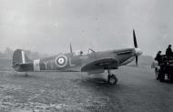 Asisbiz Spitfire MkIIa RAF 65Sqn YTL P7665 RAF Tangmere England early 1941 01