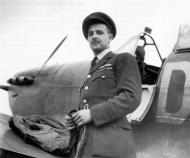 Asisbiz Spitfire MkVb RAF 91Sqn DL Jean Demozay next to W3175 SL HD Cooke aircraft Hawkinge 1941 01