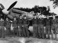 Asisbiz Spitfire MkVb RAF 91Sqn DLJ Jean Demozay EP500 group photo Hawkinge 31st Oct 1942 01