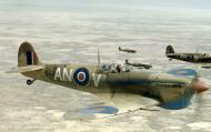 Asisbiz Spitfire MkVb RCAF 417Sqn ANV BR41x over the Tunisian desert 1943 03