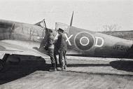 Asisbiz Spitfire HFVIII SAAF 1Sqn AXD JF519 Italy 1943 02