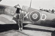 Asisbiz Spitfire HFVIII SAAF 1Sqn AXD JF519 Italy 1943 03