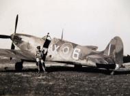 Asisbiz Spitfire MkIX SAAF 1Sqn AX6 LZxxx Italy 1943 01