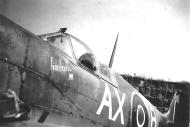 Asisbiz Spitfire MkIX SAAF 1Sqn AX8 Robbie Robinson EN286 Luqa Malta Jun 1943 04