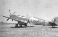 Asisbiz Spitfire MkIX SAAF 1Sqn AXY MA423 Italy 1943 04