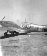 Asisbiz Spitfire MkIX SAAF 1Sqn AXY MA423 Italy 1943 05