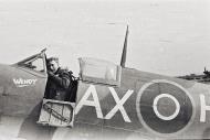 Asisbiz Spitfire SAAF 1Sqn AXH Italy 1943 01