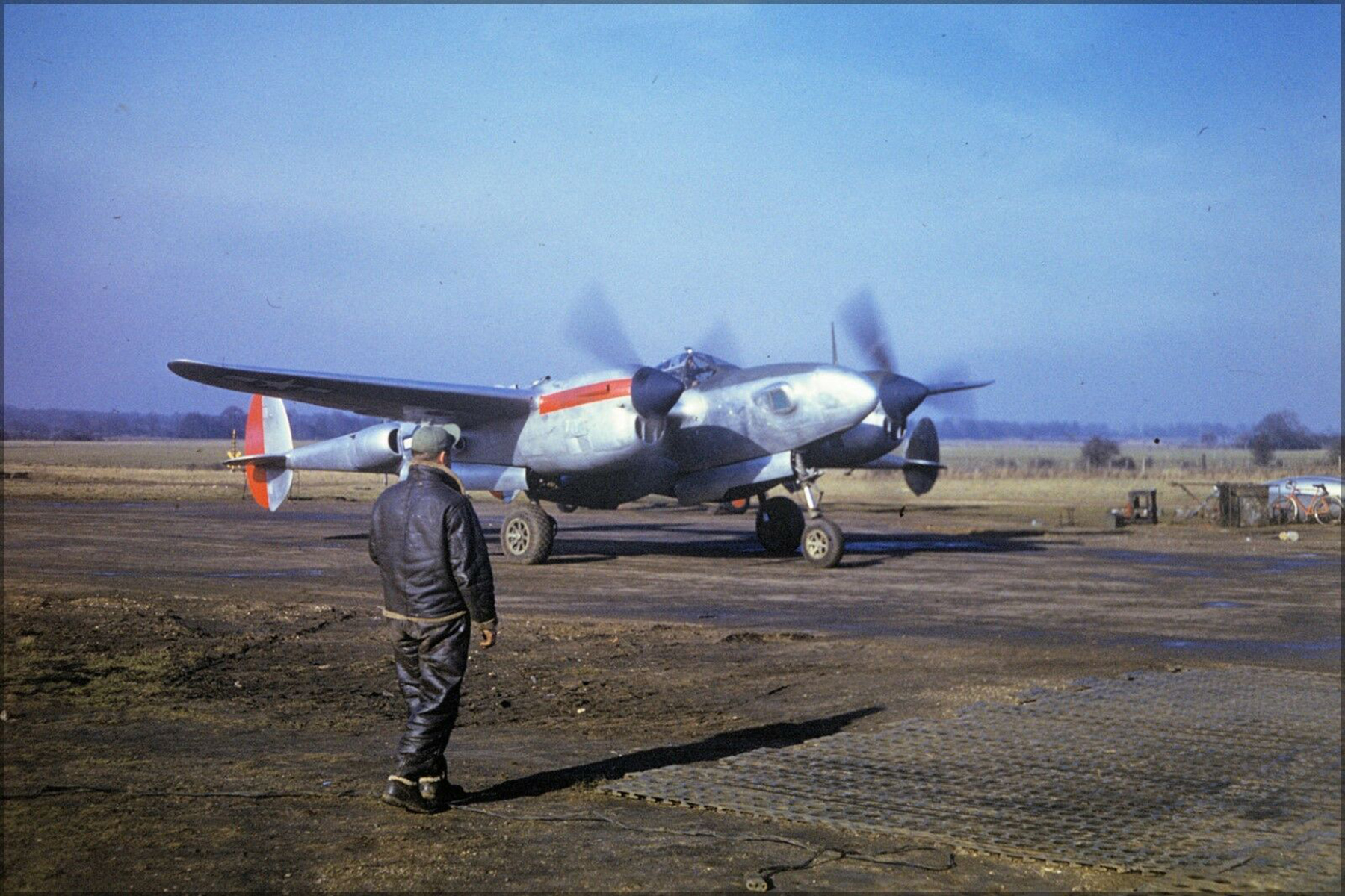 Asisbiz USAAF F5 Lightning 7PG at Chalgrove England 01