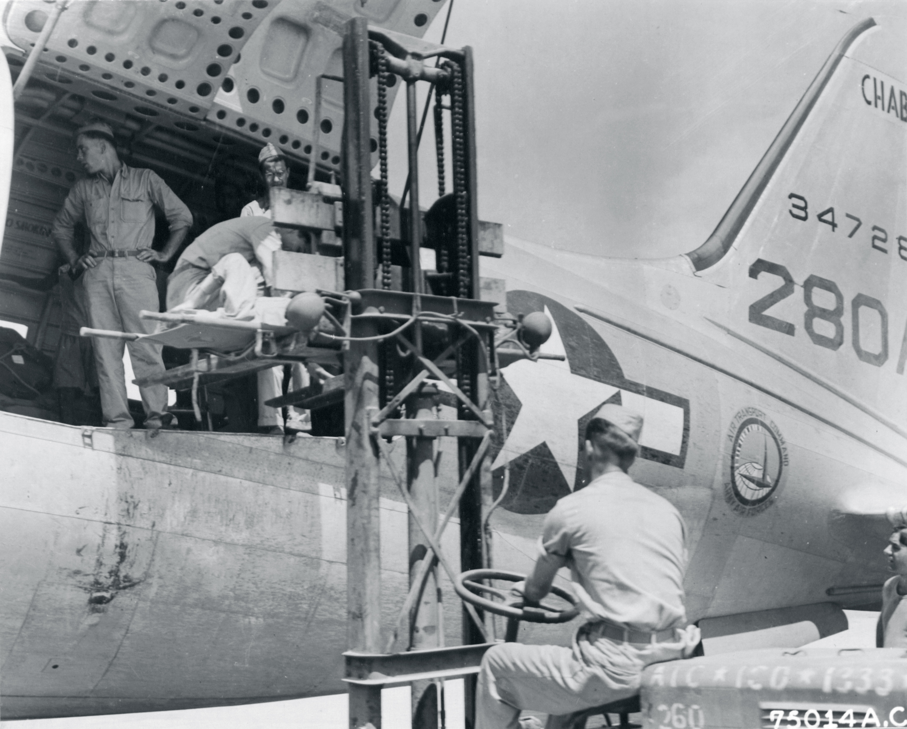 Asisbiz 43-4728x Curtiss C 46A Commando unloading medical patients with ...