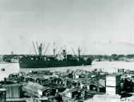 Asisbiz US Cargo Freighter anchors in the channel off Kirg George's Docks Calcutta India NA540