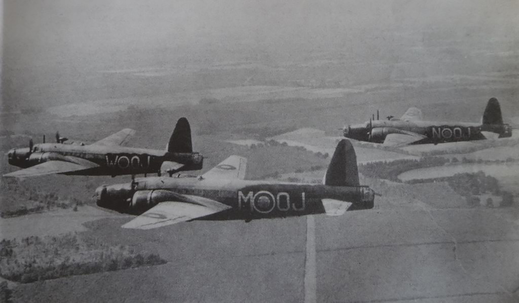 Asisbiz Vickers Wellington Ic RAF 149Sqn OJM OJW OJN Over Mildenhall 1940