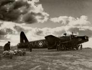 Asisbiz Vickers Wellington BX RNZAF 75Sqn AAN Rxxxx being loaded up at Feltwell England ebay 01