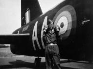 Asisbiz Vickers Wellington BX RNZAF 75Sqn AAX W5618 being loaded up at Feltwell England 01