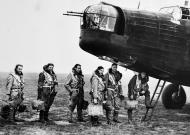 Asisbiz Vickers Wellington BX RNZAF 75Sqn crew begin to board their aircraft at Feltwell England 01