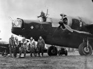 Asisbiz Vickers Wellington RNZAF 75Sqn nose art at Feltwell England IWM CH2674