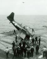 Asisbiz FM 2 Wildcat White M3 from USS Stable during barrier crash May 1945 02