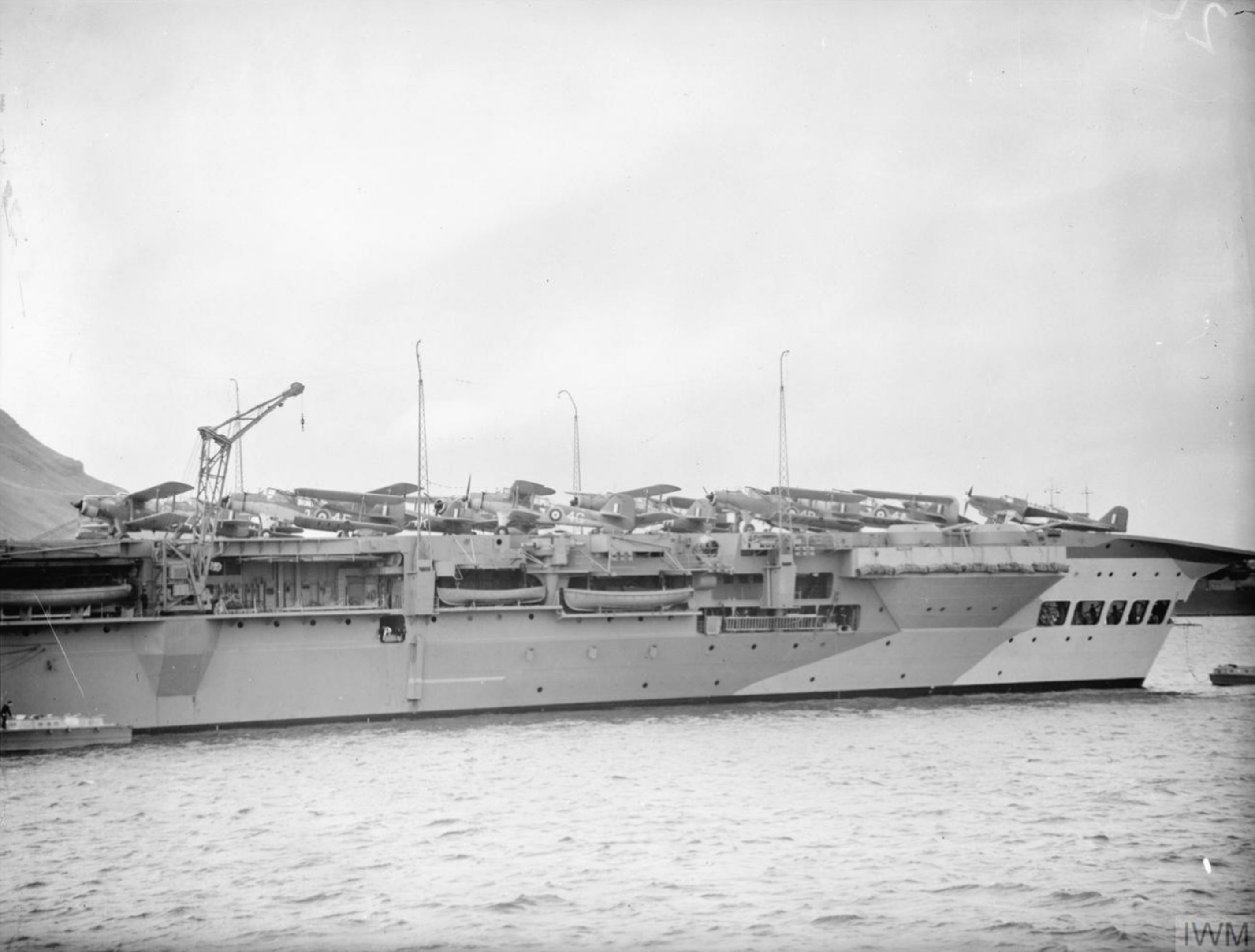 T me an rn carrier африка. HMS King George v.